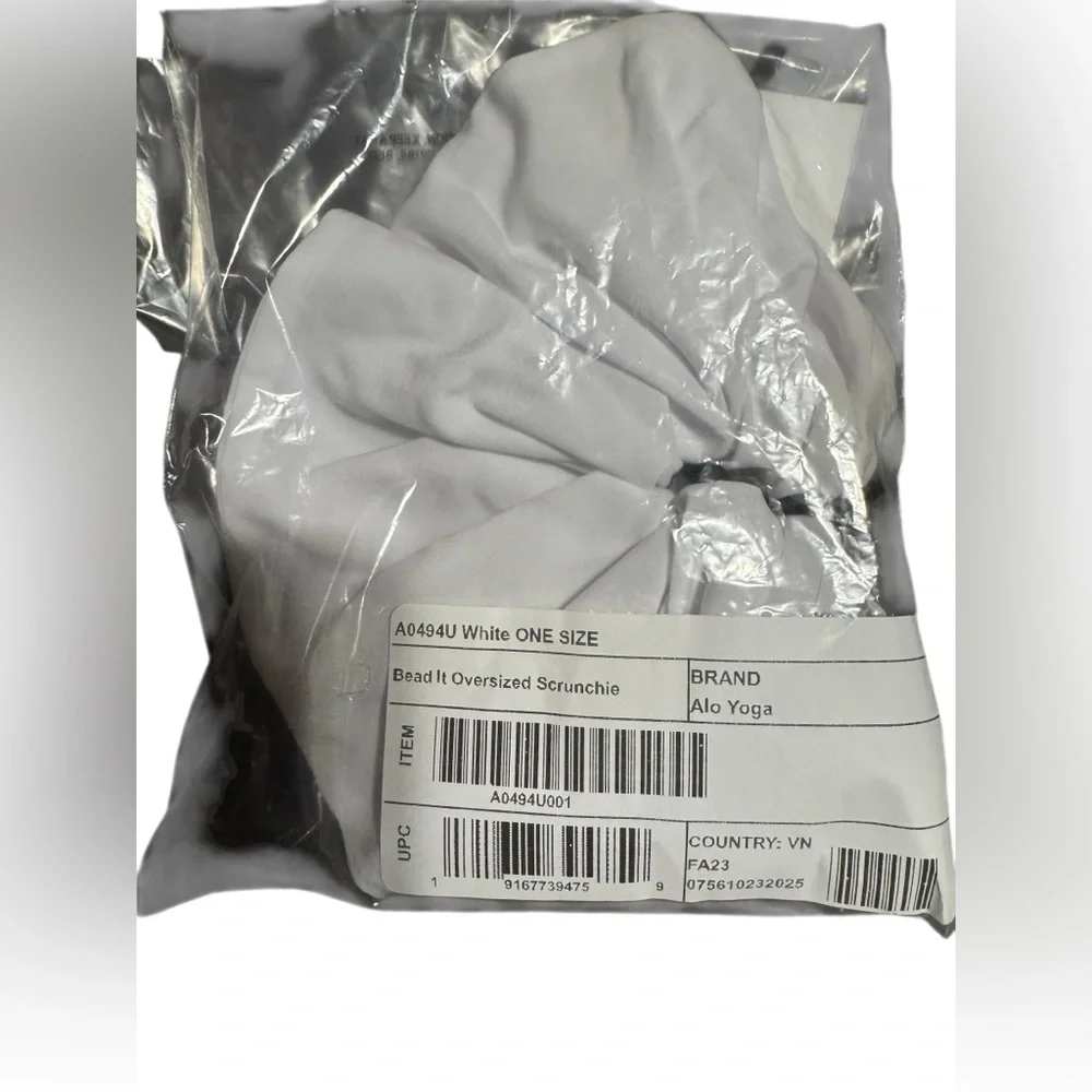 ALO YOGA Bead it Oversized Scrunchie Brand New with Tags White